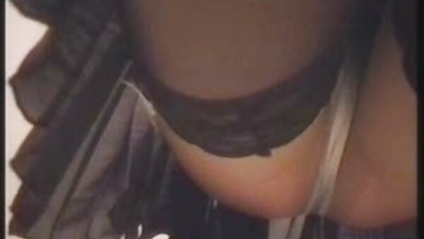 Diese dicke titten porn tube geile Blondine ist bereit und willens, vor der Webcam zu masturbieren