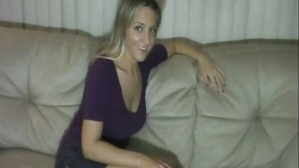 Die schlanke blonde super busen porn Sandra gibt auf dem breiten Bett einen kräftigen Blowjob